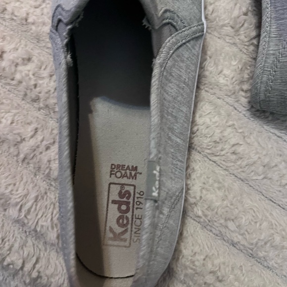 Like new women’s grey keds 8.5 wide - Picture 3 of 3